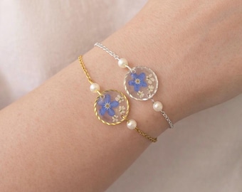Real Forget Me Not Flower Resin Bracelet – Pressed Flower Jewelry with Faux Pearl Beads, CZ Extender Chain, Memorial Gift, Nature Inspired