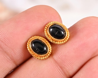 Vintage Stil schwarze Onyx Ohrstecker | 18K Vergoldeter Seilrahmen