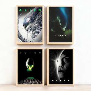Peut inclure: Quatre affiches de film encadrées avec le mot "ALIEN" en vert. Les affiches présentent des scènes du film, dont la créature extraterrestre, un visage et un œuf extraterrestre. Les cadres sont de couleur bois clair.