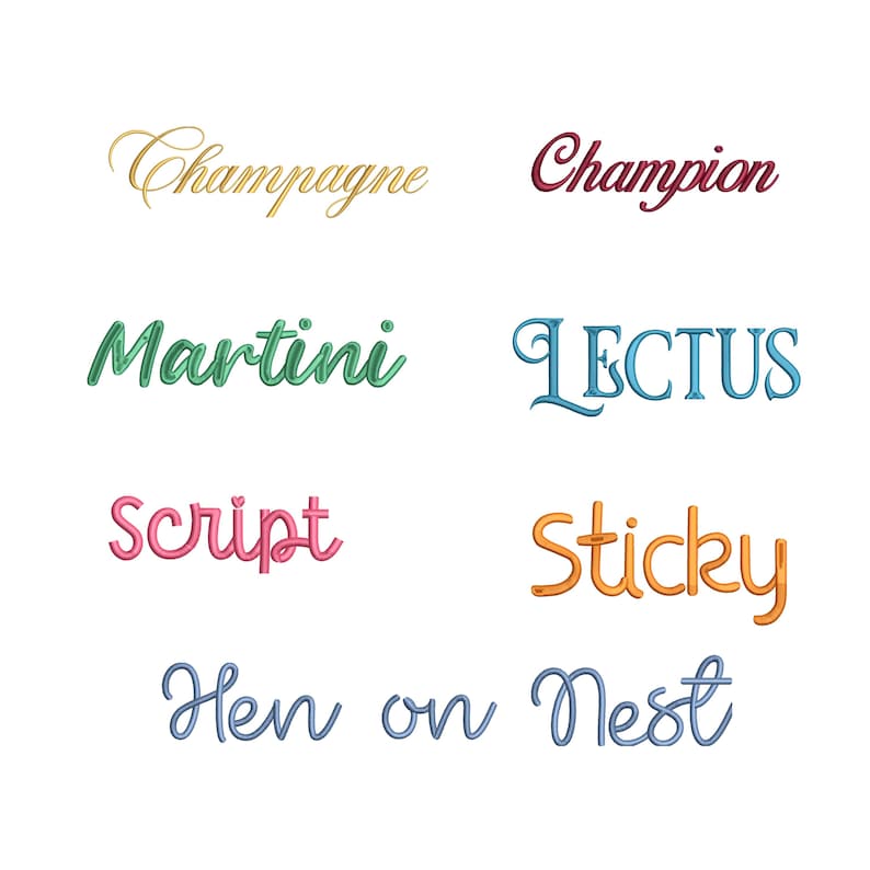 Pu&ograve; includere: Una collezione di parole in corsivo, tra cui "Champagne", "Champion", "Martini", "Lectus", "Script", "Sticky" e "Hen on Nest". Ogni parola &egrave; di un colore diverso, come oro, bordeaux, verde, blu, rosa, arancione e blu navy.