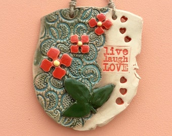 Green ceramic plaque with hearts and Live laugh love - Earthenware wall art - Folk wall hanging - Green and red home decor