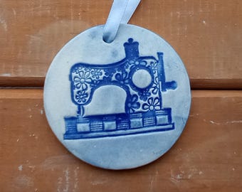 Ceramic Sewing Machine Ornament: Vintage Style Wall/Tree Decor