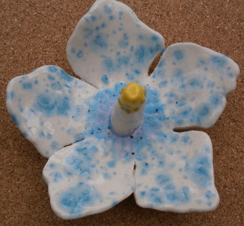 Blue hibiscus ring dish Purple flower ring catcher Blue and white ceramic ring holder Handbuilt earthenware jewellery holder Blue and white