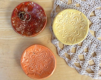 Mandala ring dish in red, pink or orange - Ceramic trinket holder - Handmade stoneware tealight holder - tea bag holder
