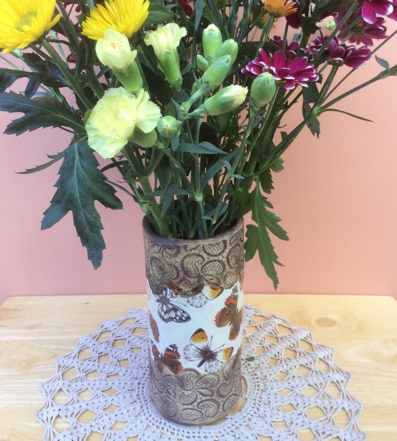 Butterflies vase, Tudor pattern straight vase, Blue flowers, Han Butterflies vase, Tudor pattern straight vase, Blue flowers, Han