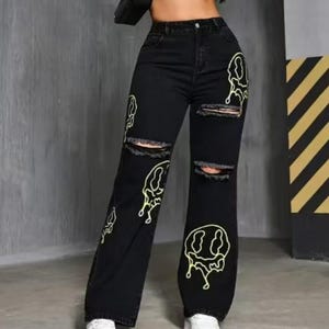 Ripped Wide Jeans | Chic Print Denim Pants | Daily Wear | Y2K Street Style

Ripped wide jeans with smiley print chic street style