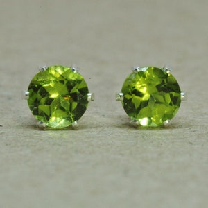 Peridot stud earrings handmade with genuine sterling silver and 5mm gorgous green gemstones. Pefect for christmas gifts.