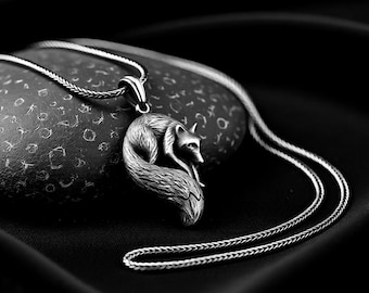 Collar con colgante de zorro en plata de ley oxidada – Joyería de animales