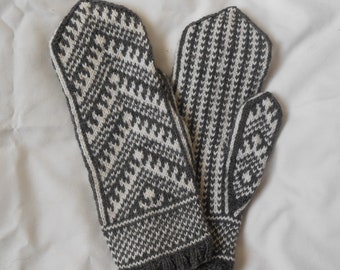 Handknit grey/white mittens