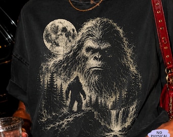 Bigfoot PNG, Vintage Sasquatch Moon Design, Cryptid Forest Graphic, Campingskjorta PNG, Wilderness Sublimation, Digital Nedladdning