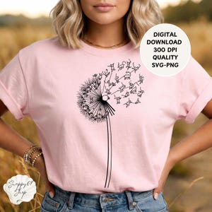 Könnte beinhalten: Ein hellrosa T-Shirt mit einer schwarzen Strichgrafik eines Löwenzahns, dessen Samen sich in kleine Katzen verwandeln. Das Bild enthält den Text DIGITAL DOWNLOAD 300 DPI QUALITY SVG-PNG und Snappy67 Shop.