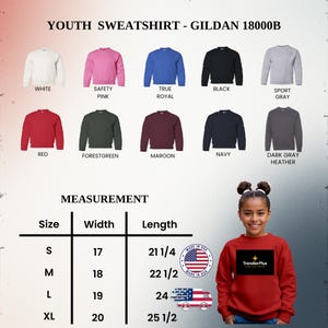 Puede incluir: Una carta de colores de sudaderas juveniles Gildan 18000B en blanco, rosa, azul real, negro, gris deportivo, rojo, verde bosque, granate, azul marino y gris oscuro jaspeado. Incluye una tabla de tallas con ancho y largo en cent&iacute;metros.
