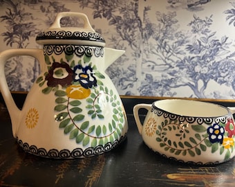 Schramberger Majolikafabrik (SMF) theepot en suikerpot set, circa 1920-1930.