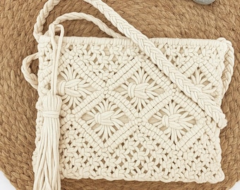 Borsa a tracolla in macramè realizzata a mano: borsetta boho in cotone intrecciato