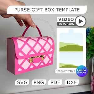 Op de afbeelding: Een roze papieren geschenkdoos-sjabloon in de vorm van een handtas met een wit ruitpatroon en een goudkleurige sluiting. De afbeelding bevat de tekst PURSE GIFT BOX TEMPLATE, VIDEO TUTORIAL, 100% EDITABLE, Canva TEMPLATE, SVG, PNG, PDF en DXF.