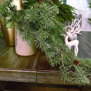 Arbusto colgante de pino de racimo suave de 27 pulgadas