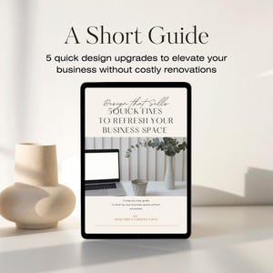 Puede incluir: Una tableta digital muestra una guía titulada "Design that Sells: 5 Quick Fixes to Refresh Your Business Space". La imagen incluye un portátil, un jarrón con vegetación y un jarrón decorativo. El texto dice "A Short Guide" y "5 quick design upgrades to elevate your business without costly renovations."
