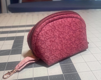 Small Clam Up storage pouch. Multiple uses.