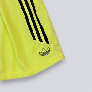 Vintage Adidas Originals Gul Tenniskjol – Y2K Sportig Coquette Estetik – Storlek XS