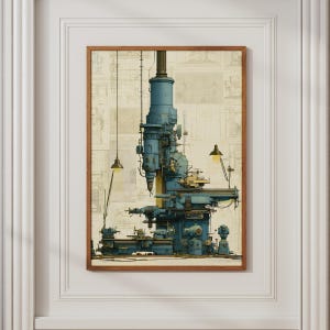 Könnte beinhalten: Ein gerahmter Wandkunstdruck mit einer detaillierten Illustration einer großen blauen industriellen Fräsmaschine. Die Maschine ist vor einem Hintergrund aus blassen technischen Blaupausen platziert und wird von zwei kleinen, warm leuchtenden Hängelampen beleuchtet.