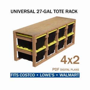 以下が含まれることがあります： 27ガロンのトートバッグを収納するように設計された木製の収納ラック。 ラックは天然木仕上げで、黄色の蓋が付いた8つの黒いトートバッグが特徴です。「UNIVERSAL 27-GAL TOTE RACK」と「4x2」の文字が見えます。