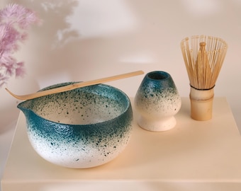 Set de regalo de matcha azul con batidor de bambú y soporte para el Chasen, juego de tazón de matcha con boquilla de cerámica, regalo para amantes del té, regalo para ella.