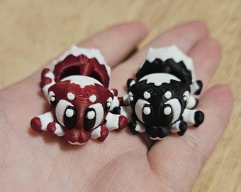 Tiny Jumping Spider –(1.5”) Articulated Mini Desk Pet – 3D Printed Fidget Toy