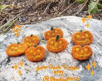 Needle felted pumpkin Jack-o-lantern pin back brooch