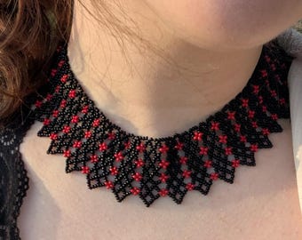 Ukrainische Perlenkette Sylianka, Roter Schwarzer Choker, Traditioneller ethnischer Schmuck, Geometrisches Perlenhalsband, Volkskunst Geschenk, Boho Choker
