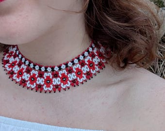 Handgewebte Syljanka Choker, Rot Schwarz Weiße Perlen Halskette