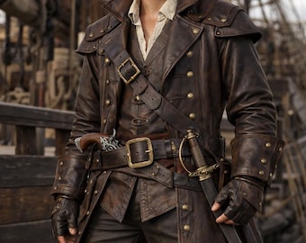 Piraten-Lederkostüm für Herren – Handgefertigter brauner Lederpiratenmantel, Renaissance-Freibeuter-Cosplay, mittelalterliche Seefahrerjacke und -stiefel