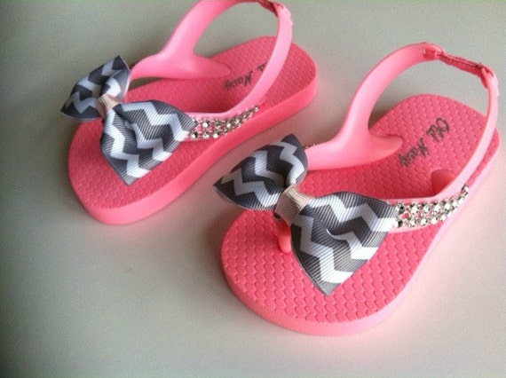 Items similar to Pink and Gray Chevron Bow Flip Flops thongs Size 5 on Etsy
