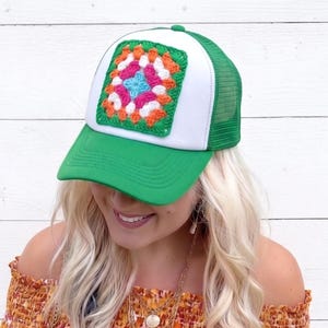 Trucker Hat with Crochet Granny Square Patch, Green Mesh Trucker Cap, Womans Baseball Hat, Summer Accessory, Gift for Women, Boho Reto Style