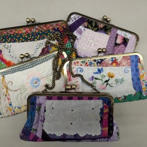 Monedero acolchado con cadena Crumb