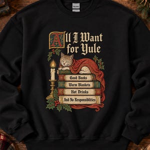 Sweter świąteczny „All I Want for Yule”, bluza z motywem średniowiecznego kota, świąteczny sweter dla miłośnika książek, gotycki prezent na zimowe przesilenie w kolorze czarnym