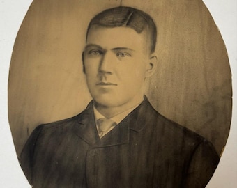 Photographie ovale victorienne ancienne teintée à la main, années 1920, 19 x 15 po.