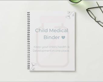 Könnte beinhalten: Ein weißes Spiralnotizbuch mit dem Titel "Child Medical Binder" und einem Herzsymbol. Der Text darunter lautet "Keep your child's health & Development in one place." Das Notizbuch liegt auf einer weißen Oberfläche.