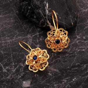 Handgemaakte saffier filigraan bloemenoorbellen verguld sterlingzilver
