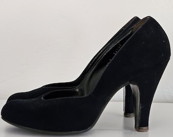 Vintage Navy Blue Rayon Suede Pumps Made by Paramount Designed by Kalmon 1950's Size 7