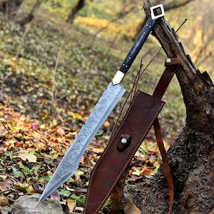 Hacha vikinga de acero de Damasco forjada a mano, mango de madera de fresno y funda de cuero.