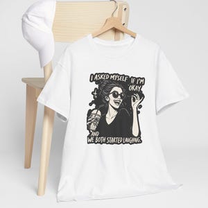 Camiseta gráfica vintage retro desquiciada / Camiseta divertida con la que te identificarás para mujeres y adolescentes / "Me pregunté si estaba bien" Ropa urbana sarcástica / Loca Blanco