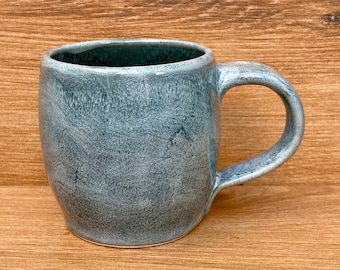 Tazza da caffè fatta a mano ~ Ceramica fatta a mano ~ Tazza con sfumature di blu ~ 14 oz ~ KLynnsArt