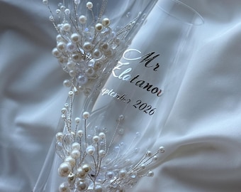 Personalized Wedding Glasses with Pearls, Bride and Groom Champagne Glasses, Elegant Wedding Toast Glasses, Custom Wedding Gift