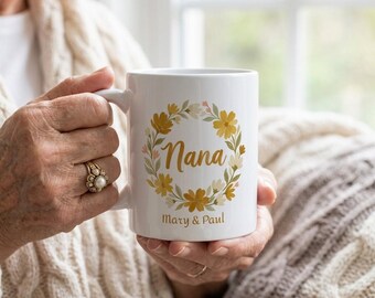 Personalisierte Oma-Tasse mit den Namen der Enkelkinder, individuell gestaltete Oma-Kaffeetasse mit goldenem Blumenkranz, Aquarell-Geburtstagsgeschenk für Oma Mary Paul
