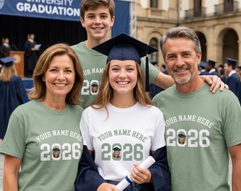Personalisiertes Abschlussshirt für den Jahrgang 2026 mit individuellem Foto – das perfekte Geschenk für die ganze Familie! Für stolze Mütter und alle, die sich für die Uni begeistern.