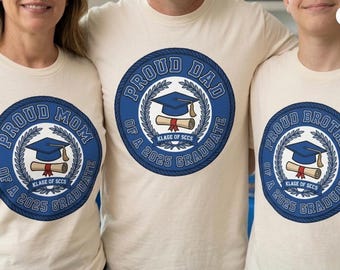 Stolze Familie eines Absolventen des Jahrgangs 2025 – T-Shirt für Eltern der Absolventen des Jahrgangs 2025 – Abschlussfeier-T-Shirt – Partnerlook-Shirts für die High School und das College