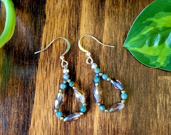 Pendientes de piedra azul claro: delicados, sencillos, elegantes, minimalistas y únicos.