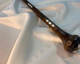 手彫りの木製の杖\手作り\クルミの木で
