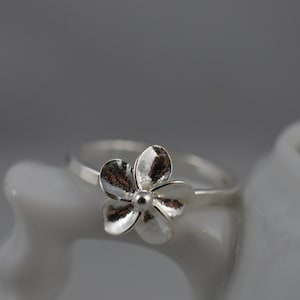 Flower Ring in Sterling Silver / 925 Floral Stacking/Stack Ring / Nature
