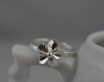 Flower Ring in Sterling Silver / 925 Floral Stacking/Stack Ring / Nature